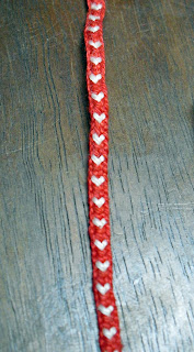 Tangible Daydreams: Kumihimo tutorial: flat braid with hearts