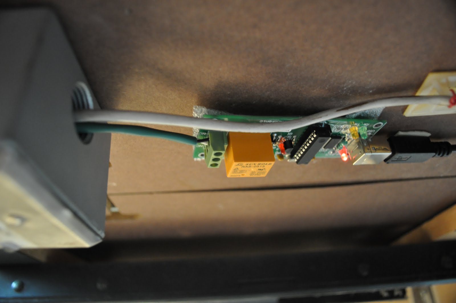 VoltsAmpsLabs Using a USB relay to push a button remotely with my computer