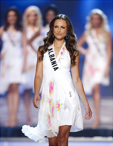 gal_miss_universe_3.jpg
