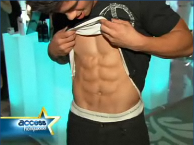 [taylor-lautner-abs.png]