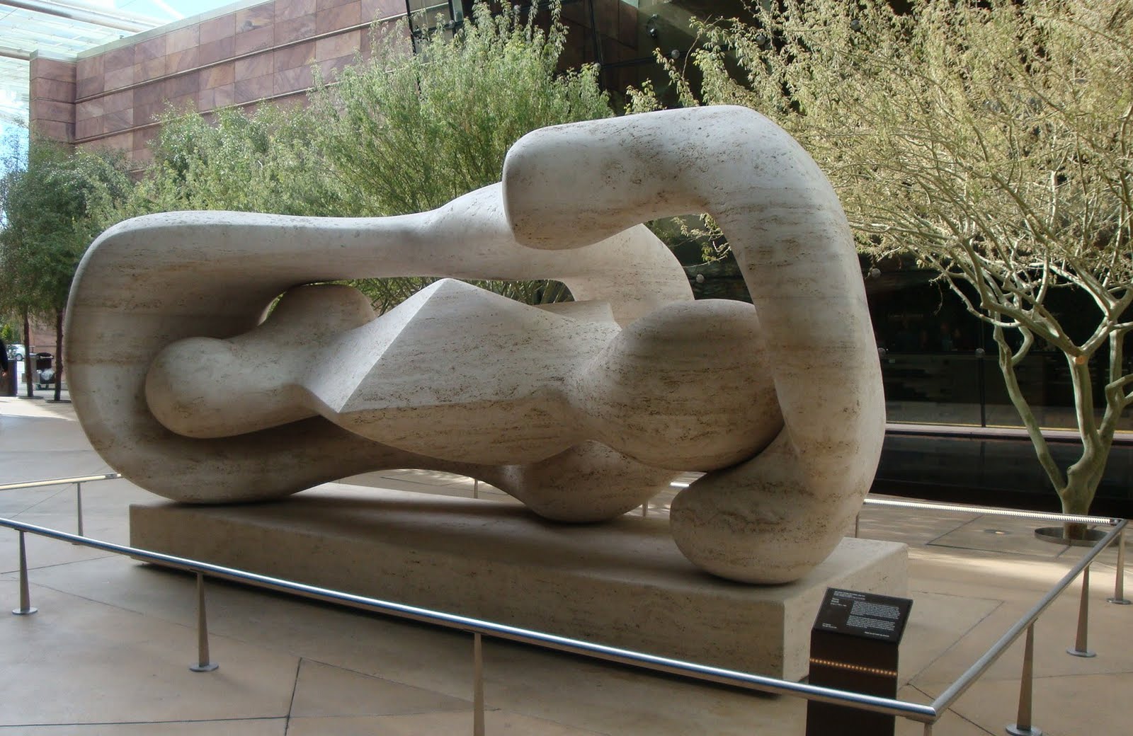 [Vegas+-+Crystals+Henry+Moore.JPG]