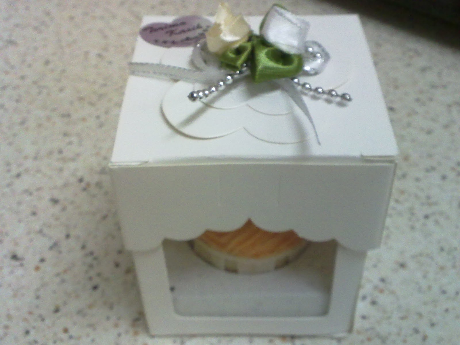 cakes.chantek door gifts for wedding..single box and vanilla cupcake