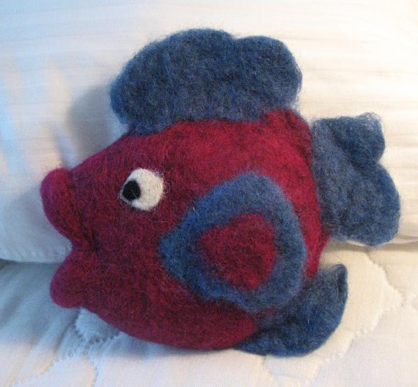 Stitching 'n' Knitting: Different Felted Fish