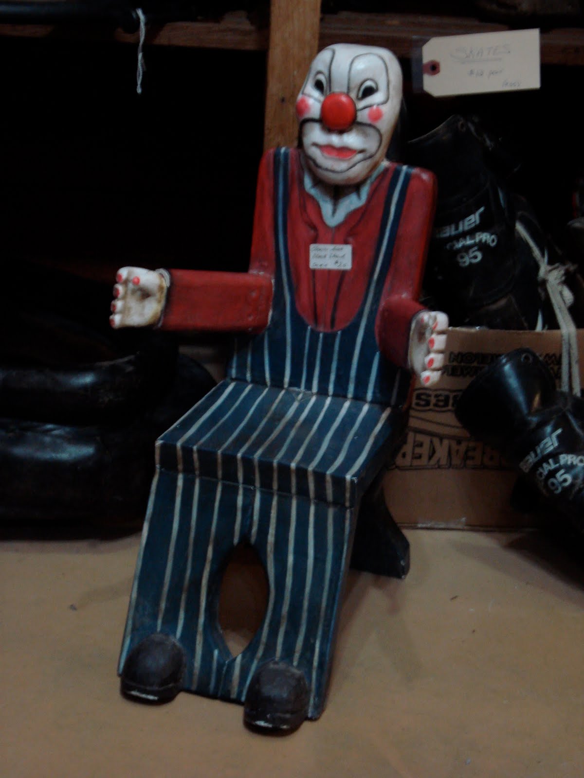 Coulrophobics Anonymous: It goes nicely with the horrible clown bed.