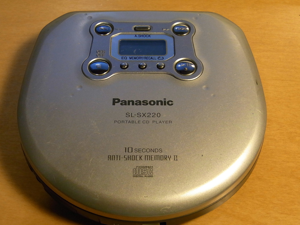 卓上オーディオ (Tabletop Audio): ポータブルCDプレイヤー(Panasonic SL-SX220)