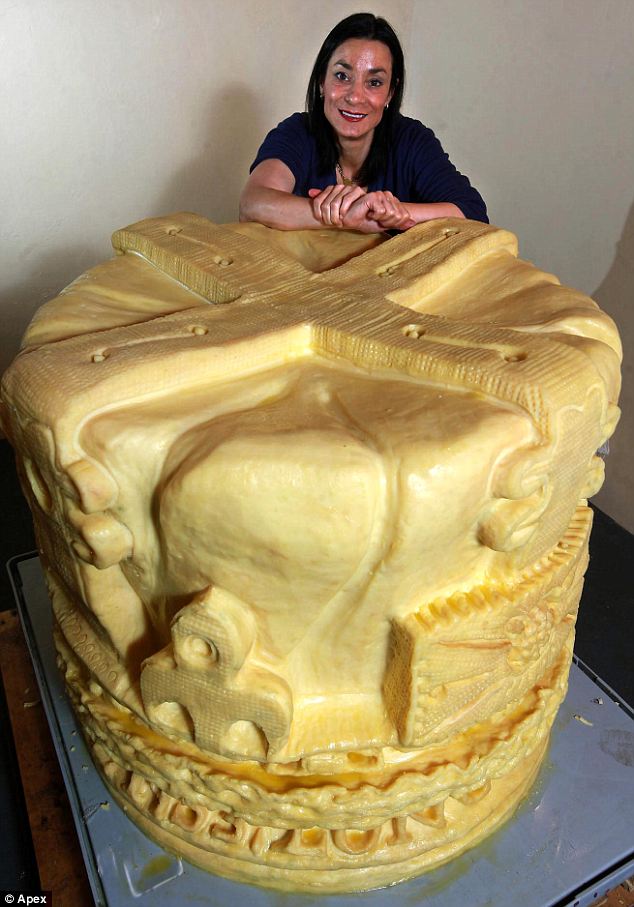 World Largest Cheese Sculpture Guinness Record set by Tanys Pullin