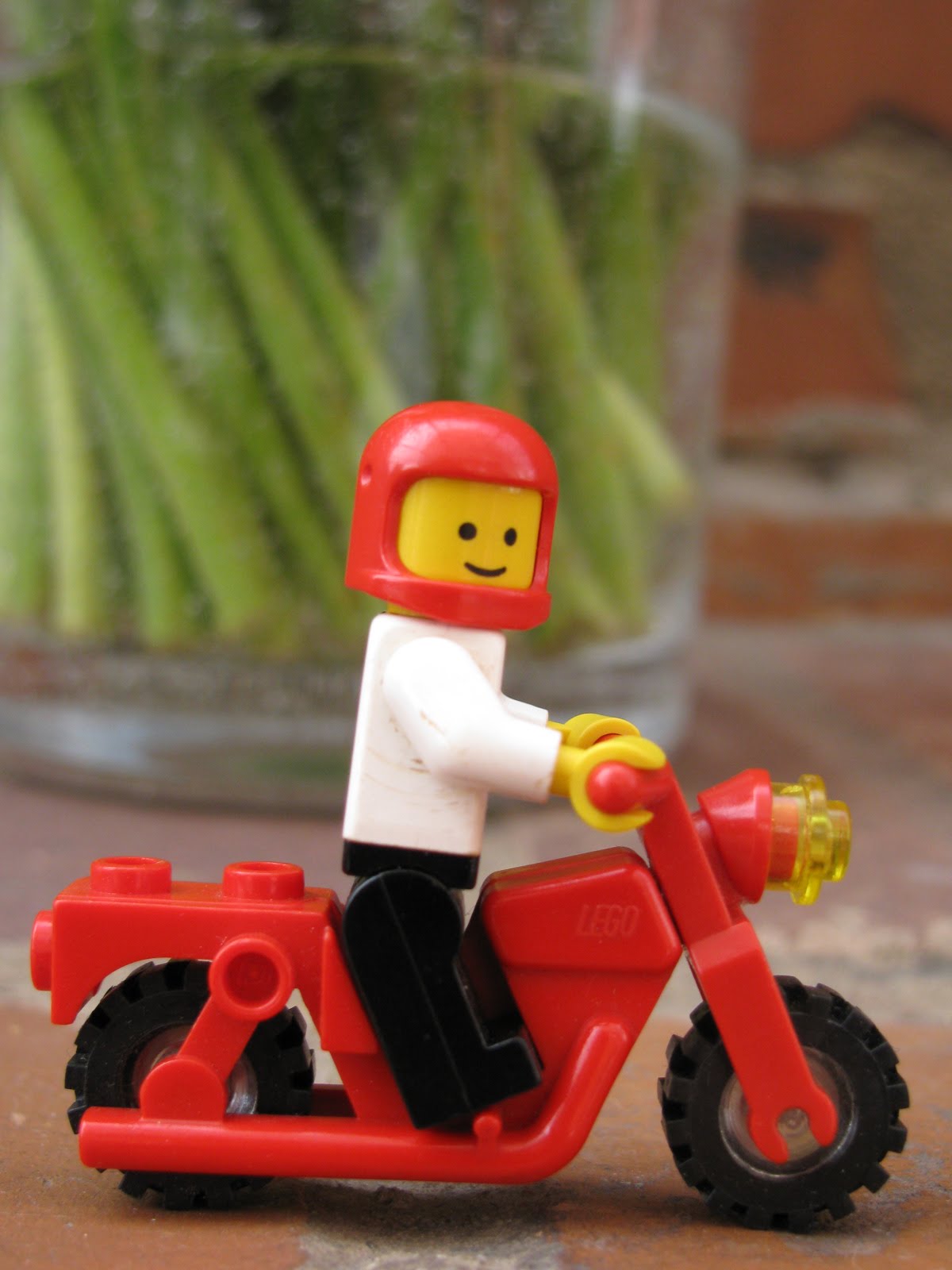 La era de los objetos: Lego Red Motorcycle and Rider