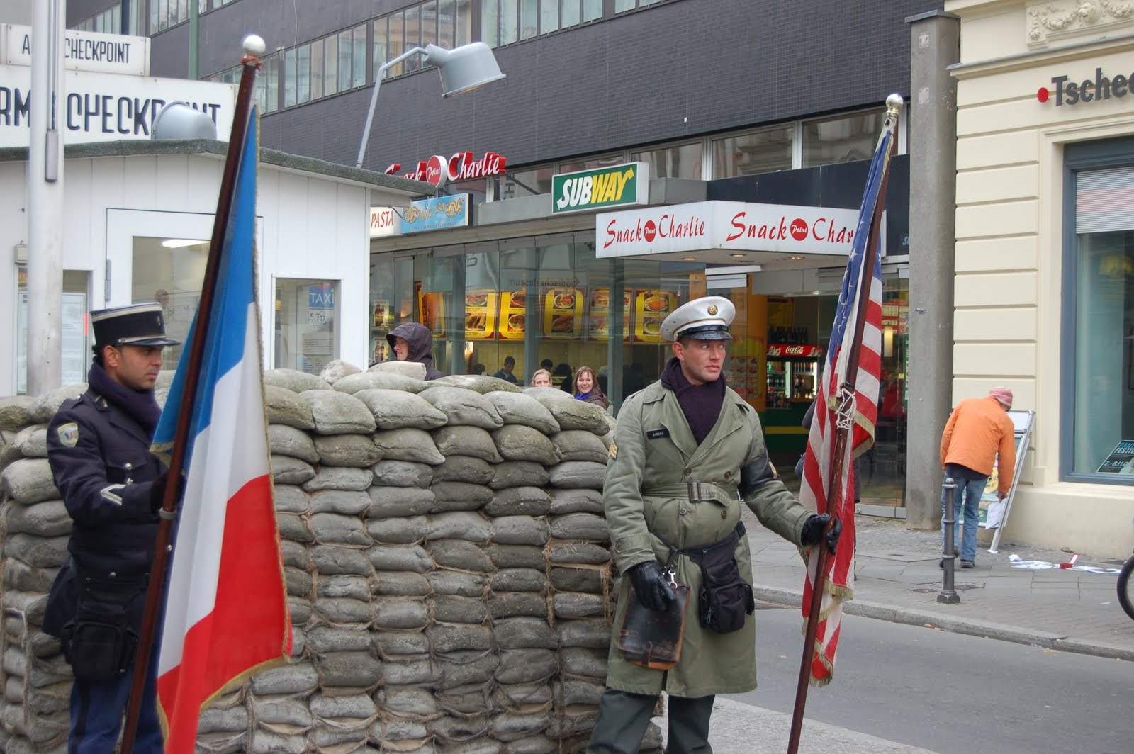 berlijninbeeld: SNACKPOINT CHARLIE