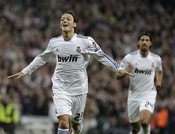 Ozil-Real.Madrid-2010-Champions-AFP-A.Kudacki.jpg