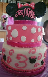 yummyprettycakes: Minnie Mouse cake