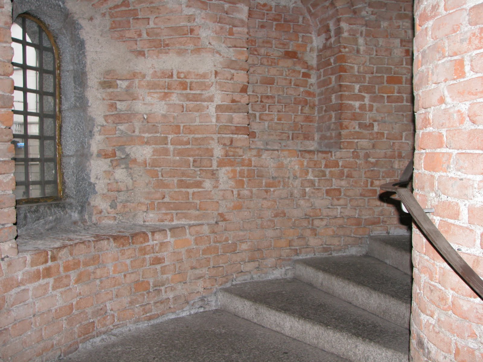 [IMG_0024+21-27-48.JPG]