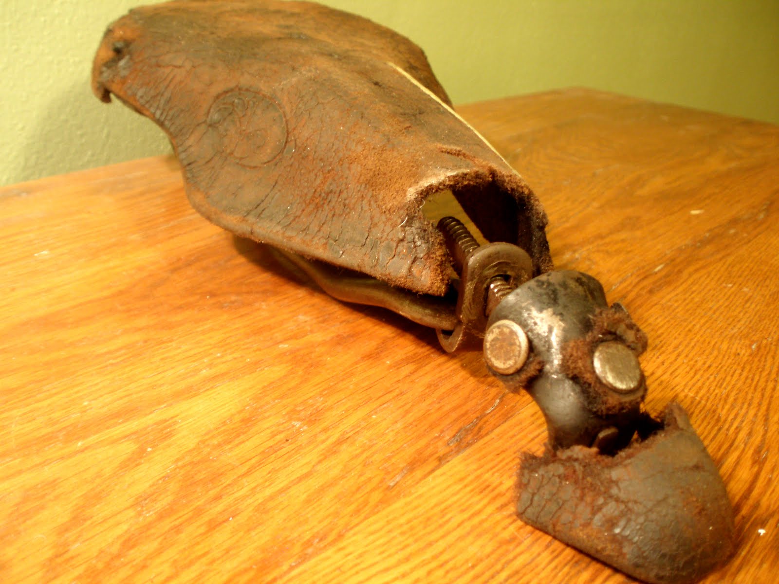 goodman homestead Refurbishing Leather Bicycle Saddle.