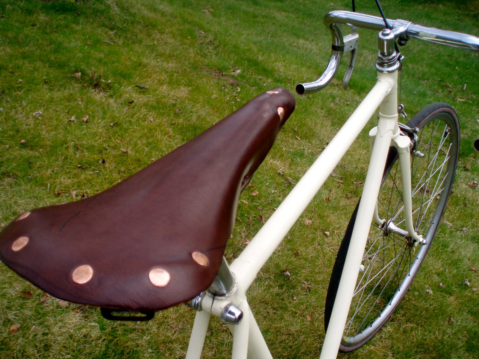 goodman homestead Refurbishing Leather Bicycle Saddle.
