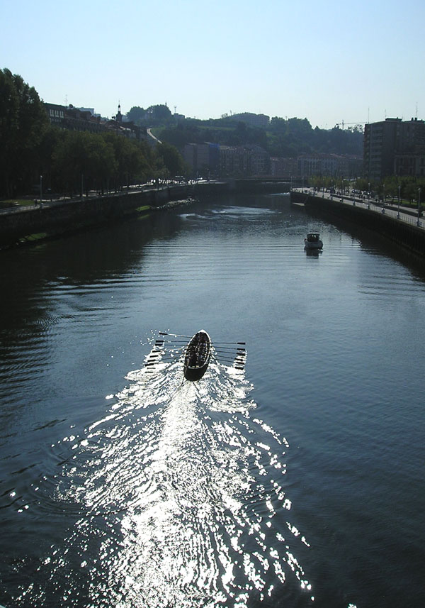 [rowboat+nervion.jpg]
