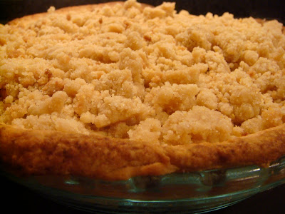 apple pie before streusel is baked