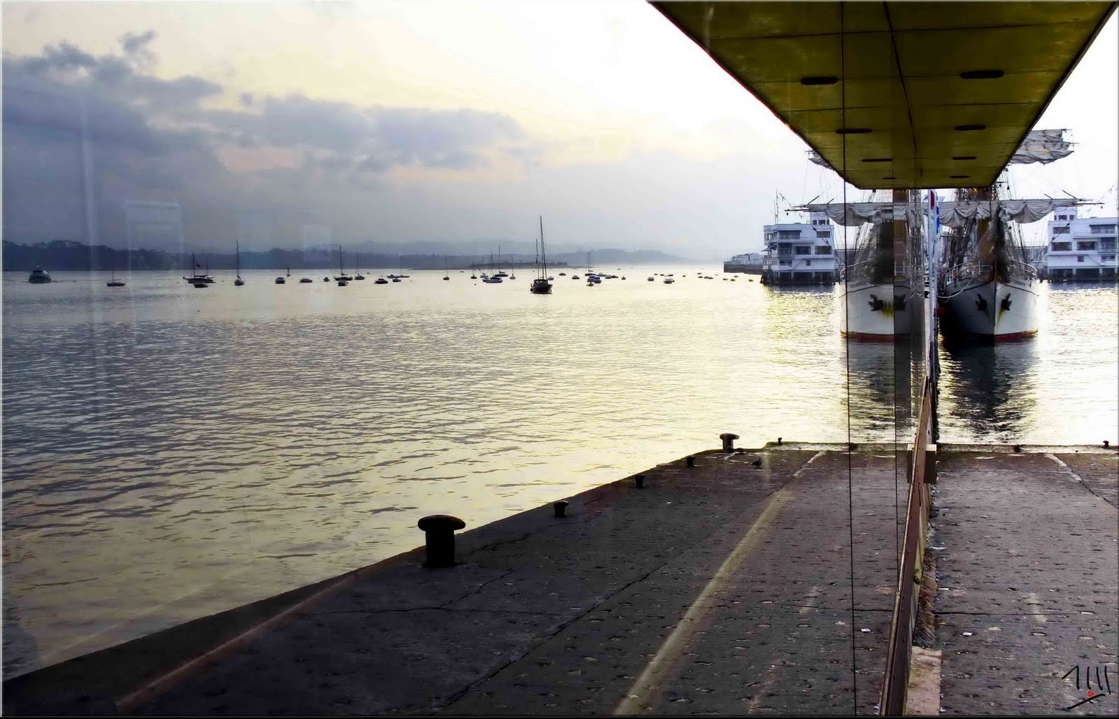 [Post+323-LMA111-090914-A1232-Santander-Reflejo.jpg]