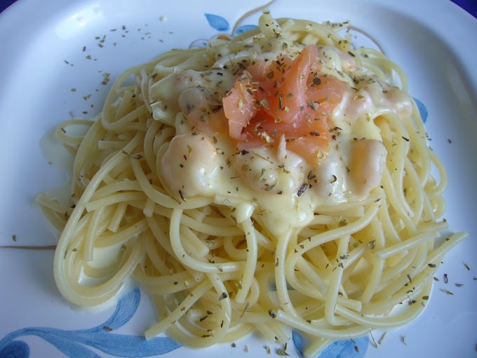 Espaguetis con salmón ahumado y nata