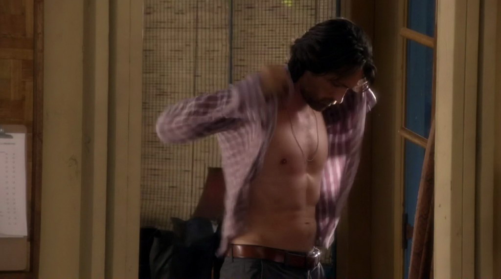 Martin Henderson is shirtless on the episode "Saved by The Great White...