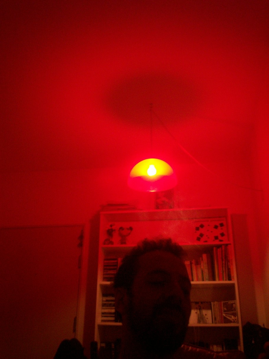 [lu+luz+roja.jpg]