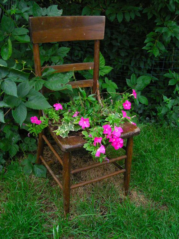 Art and Inspirations Chair Planter in 6 Easy Steps