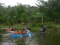 Berperahu Kano Indian di kolam Menoreh Green Land