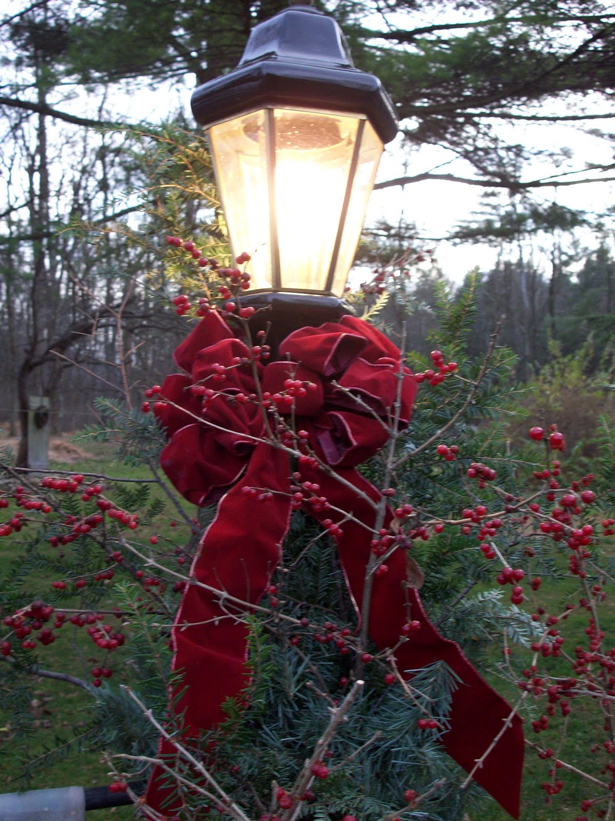 Flagpole Christmas Tree Lights http://timewornprimitives.blogspot.com ...