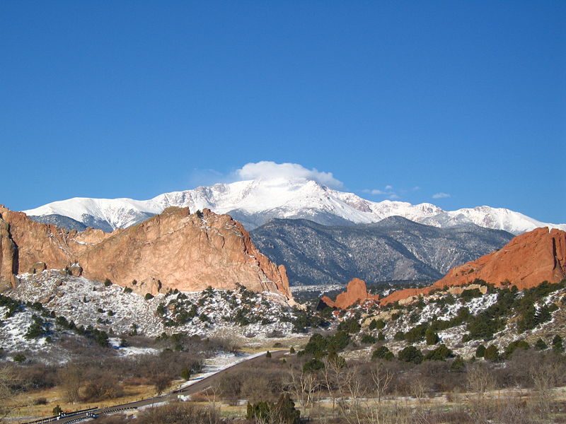 [800px-Pikes_Peak_from_the_Garden_of_the_Gods.jpg]