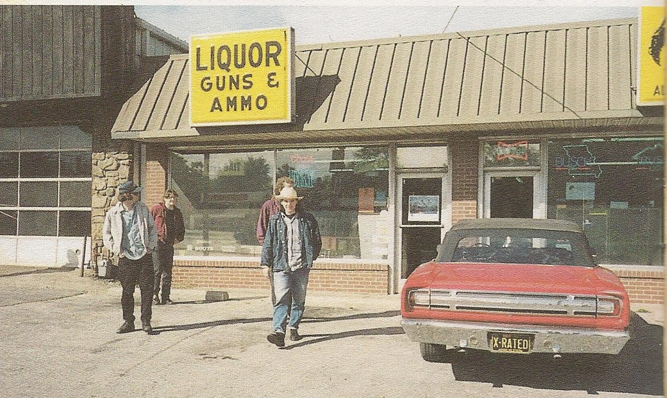 https://3.bp.blogspot.com/_AXhWXW1FFeA/TAuj6d3MA1I/AAAAAAAAIXk/NuKKQ_em0TQ/s1600/tupelo_liquorguns.jpg