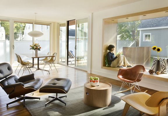 [Globe+Hisel+Livingroom+with+woman.jpg]