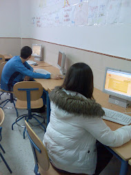 Alumnos de Interculturalidad trabajando con el Aula Virtual Cervantes.