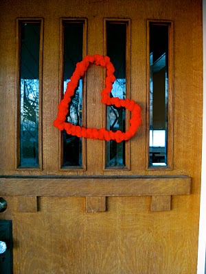 [PomPom+Heart+Wreath]