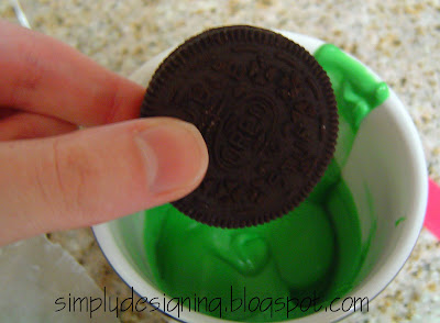 oreo+dipping | Easy Chocolate Covered Oreos and Green Minty Milk - yum! | 15 |