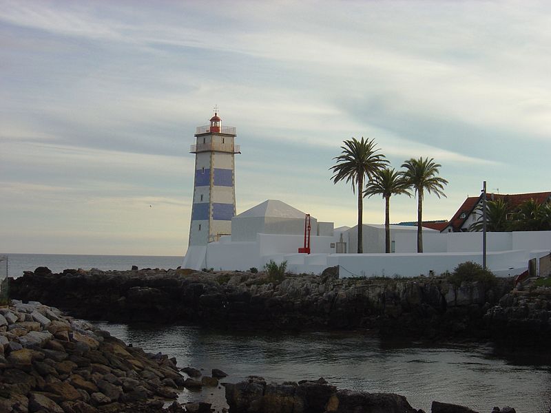 [800px-Cascais_Farol_Sta_Marta.jpg]