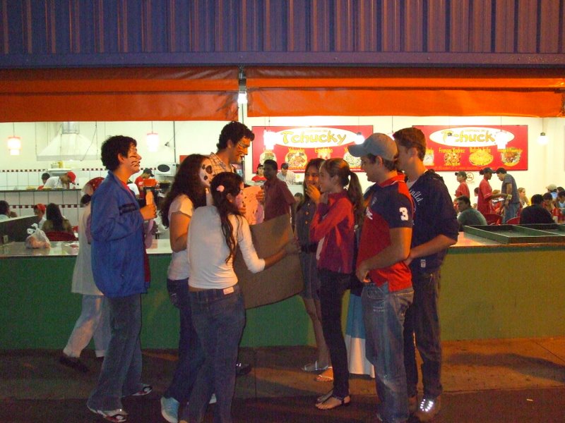 [free+hugs-+implorando+abraços.jpg]