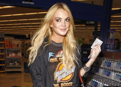 Lindsay Lohan Hits Rite Aid, Defends Kombucha