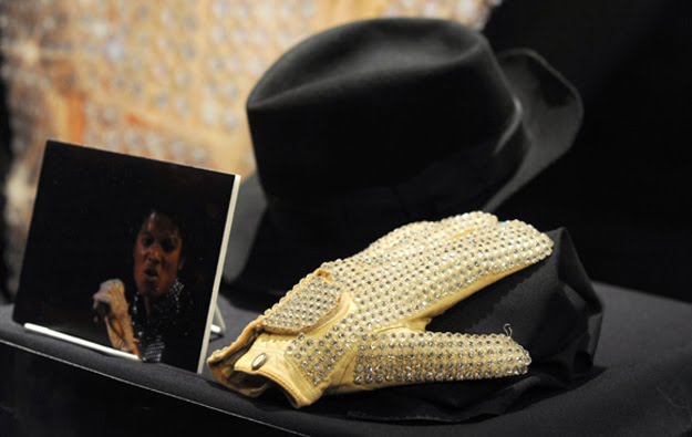 Michael Jackson My Obsession: ¿y como surgió la idea de un solo guante?