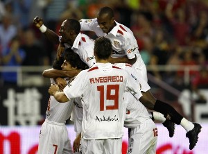 El Sevilla gana 2-0 a un Mallorca gris