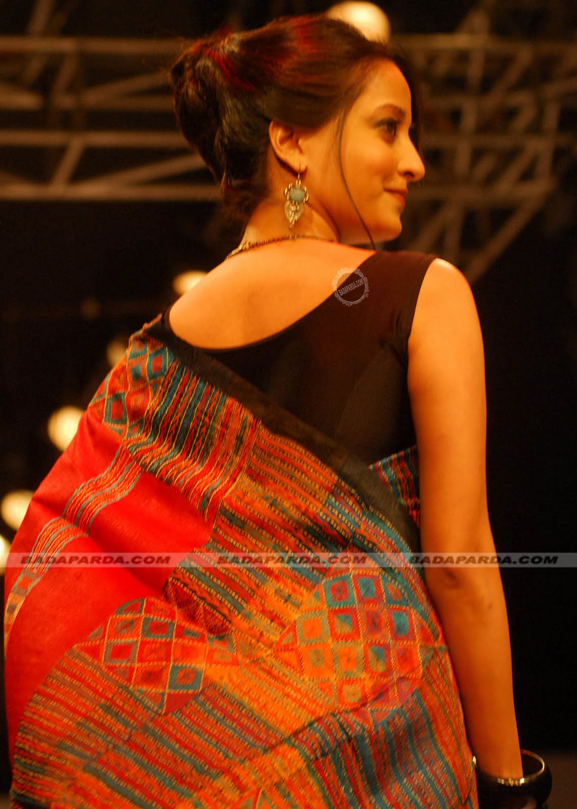 Riya and Raima Sen on ramp Kolkata Fashion Week 2009 Pictures - Hot ...