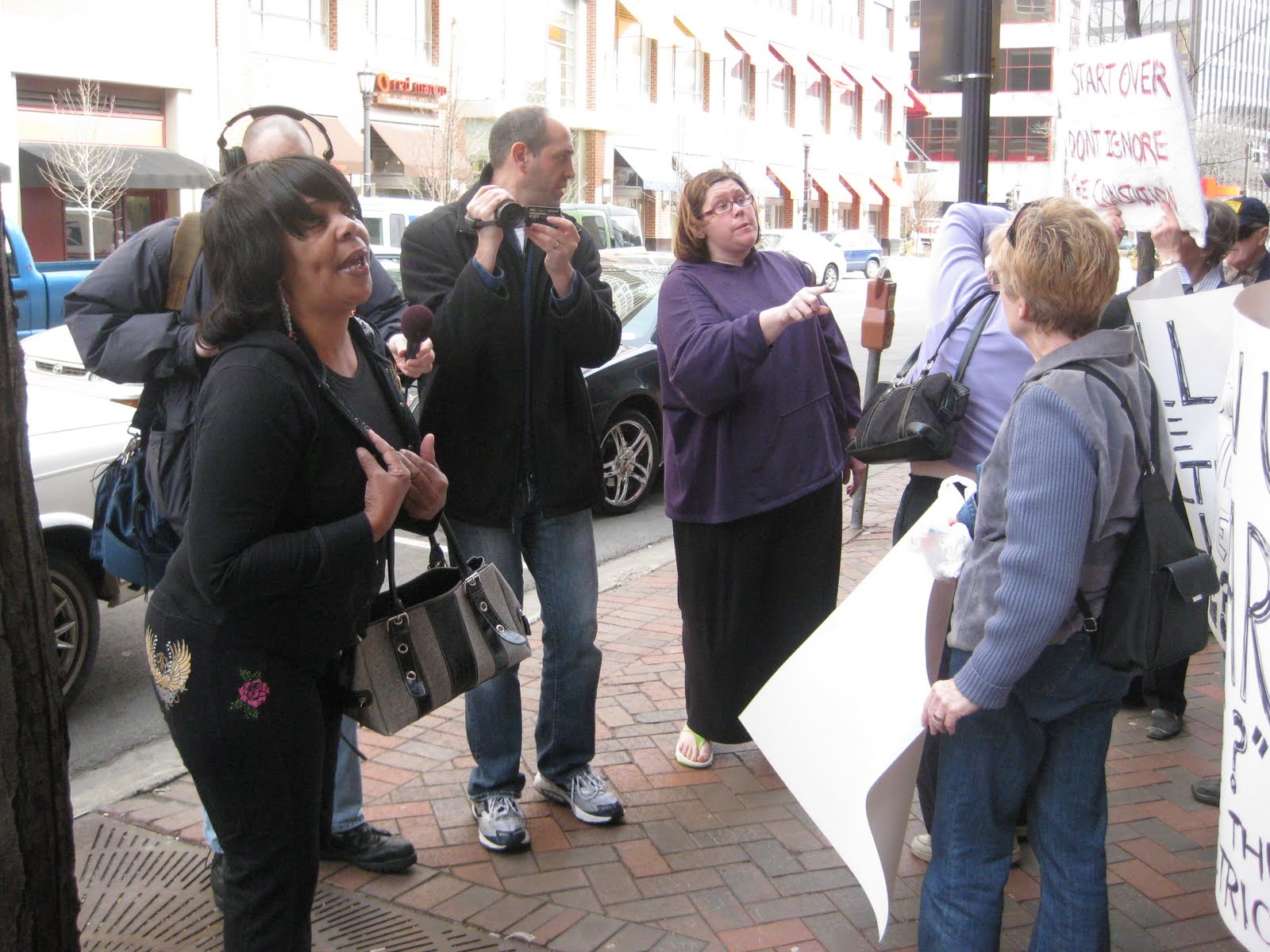 [Schakowskyarguement.JPG]