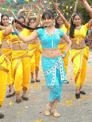 Ragalahari: Anita Hassanandani deep navel n hot waist show during item