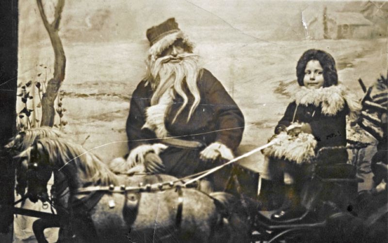 Происхождение нового года страшная тайна. Новогодние страшилки история. История возникновения празднования нового года. Происхождение нового года страшная тайна. Эвил санта.