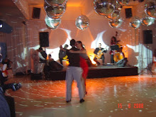 Orquesta de tango con pareja de baile