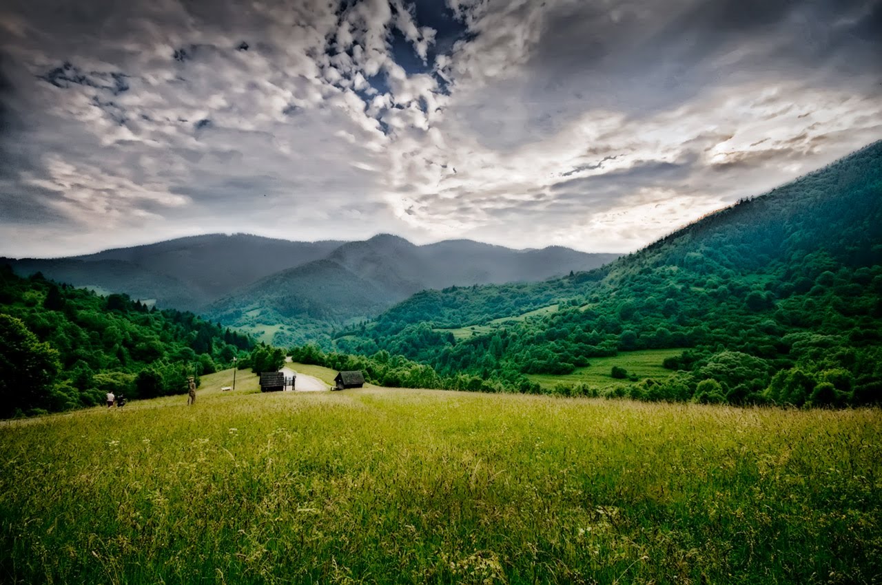 [SlovVlkolinicLandscapeJn09.jpg]