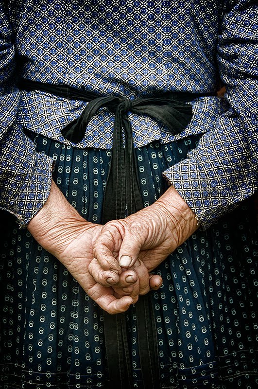 [SlovOldWoman'sHandsJn09.jpg]