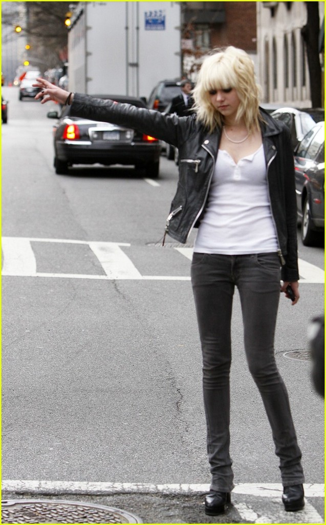 [taylor-momsen-biker-babe-06.jpg]