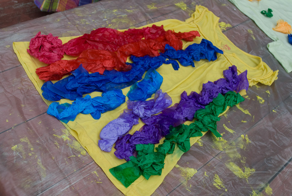 How to.... do something How to do easy tie dye with tissue paper