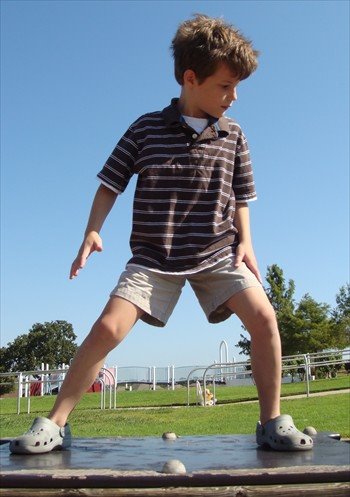 [ww5ryanonbalanceboard.jpg]