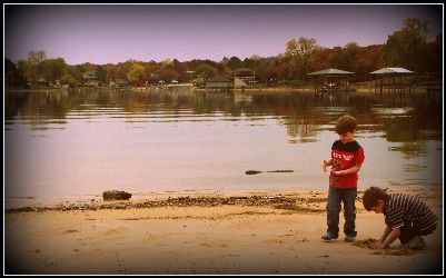 [wwtgboysonbeach.jpg]