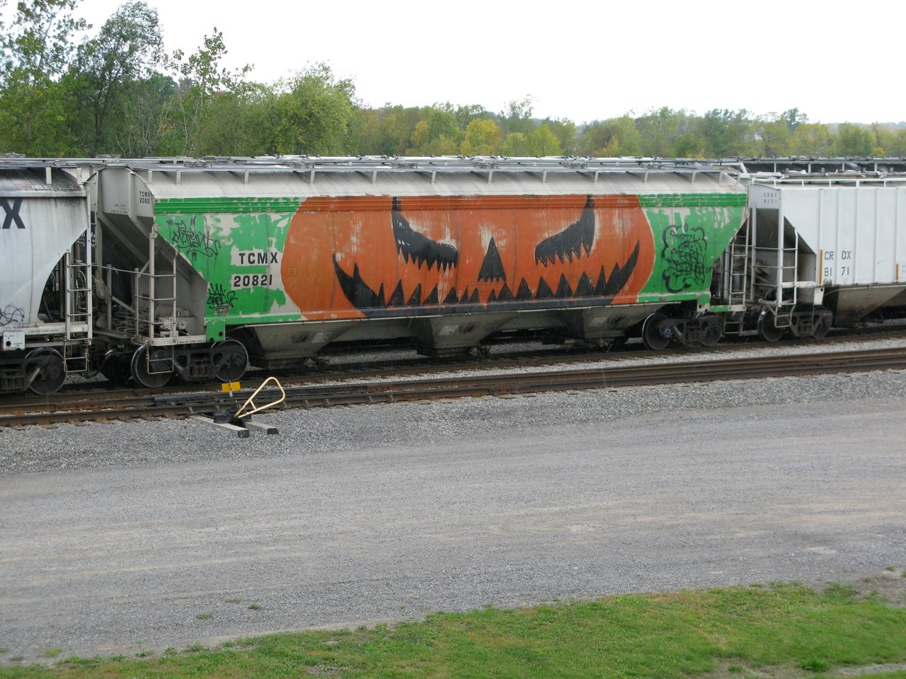 [graffiti+pumpkin.jpg]