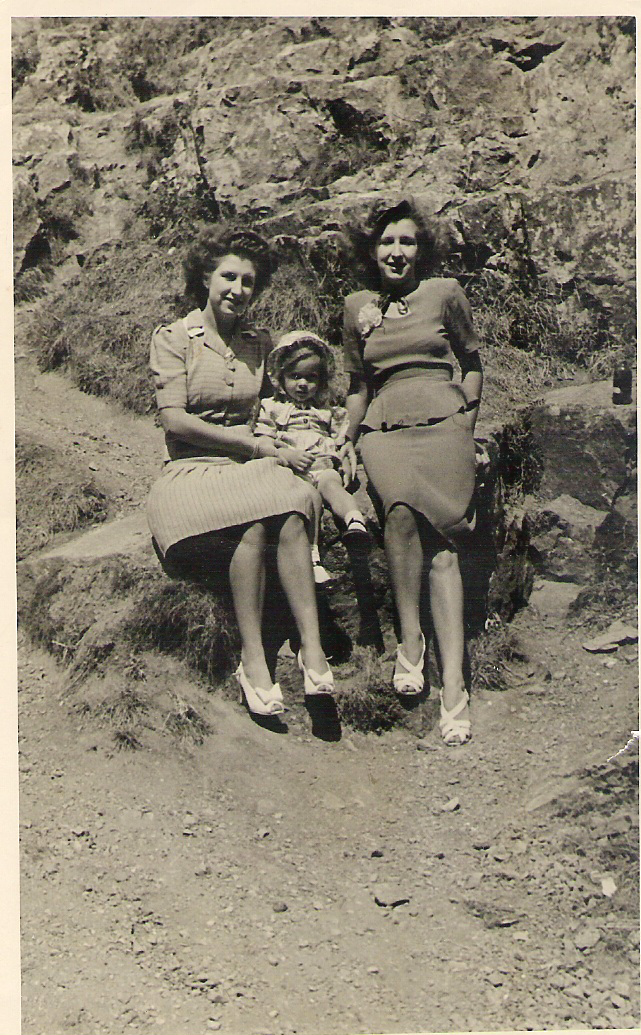 [Twin+and+Anne+circa+1947.png]